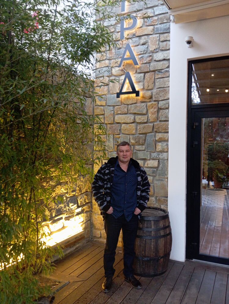  ,   Vlabimir, 48 ,  
