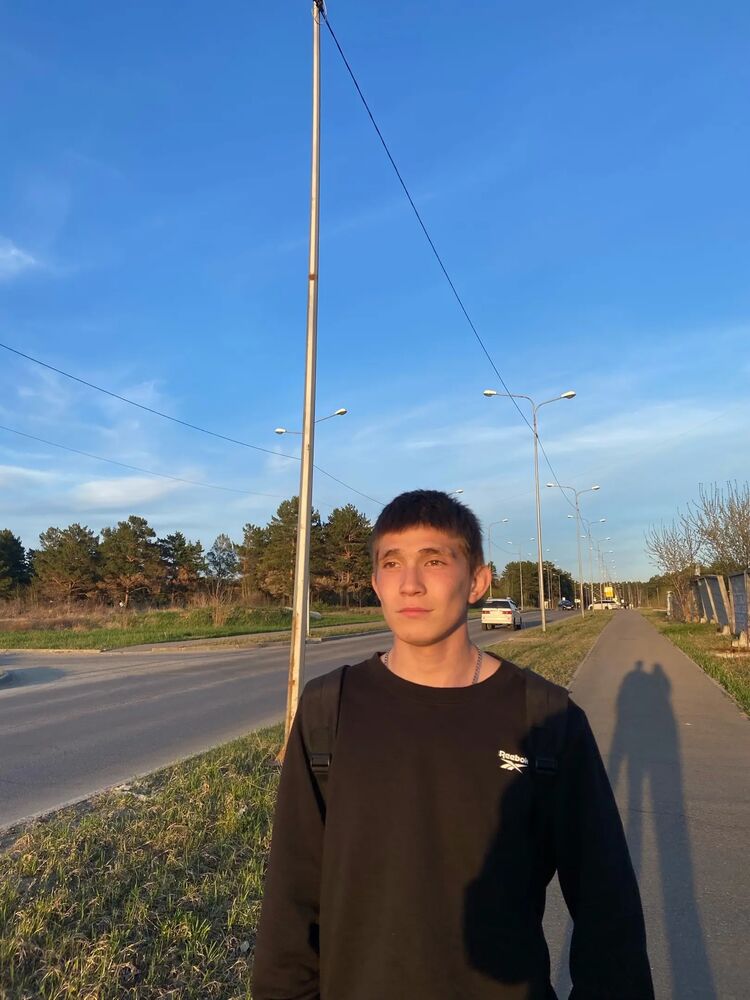  44281174  Alexey, 20 ,    