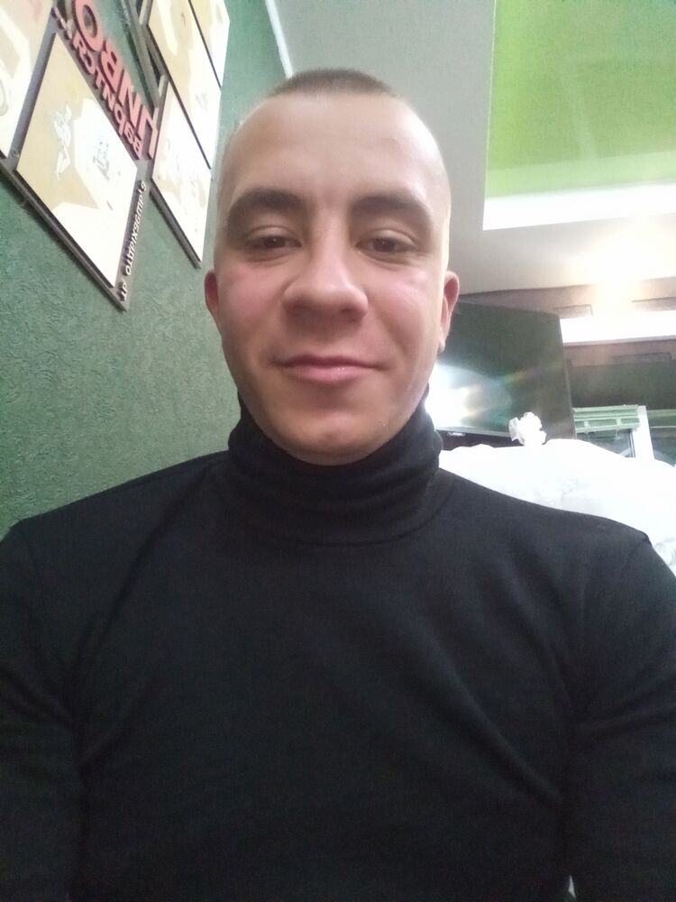  48078944  Ilya, 25 ,    