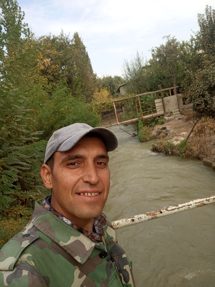  24091564  Shavkat, 44 ,    