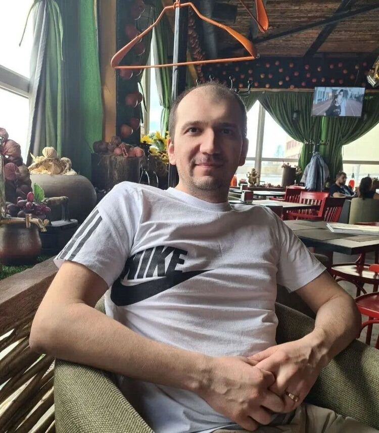  28388134  Leonid, 40 ,    