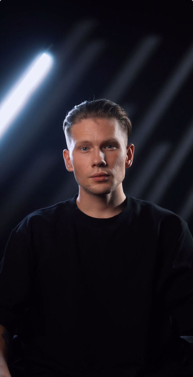  ,   Miroslav, 22 ,   ,   