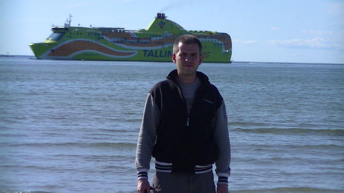  4141404  Andrei, 44 ,    
