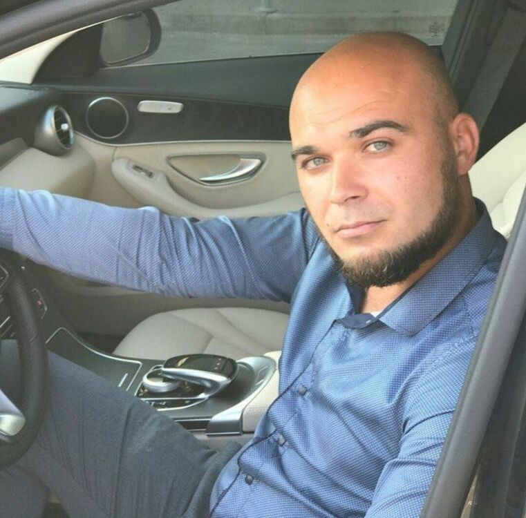  20435304  Man, 40 ,    