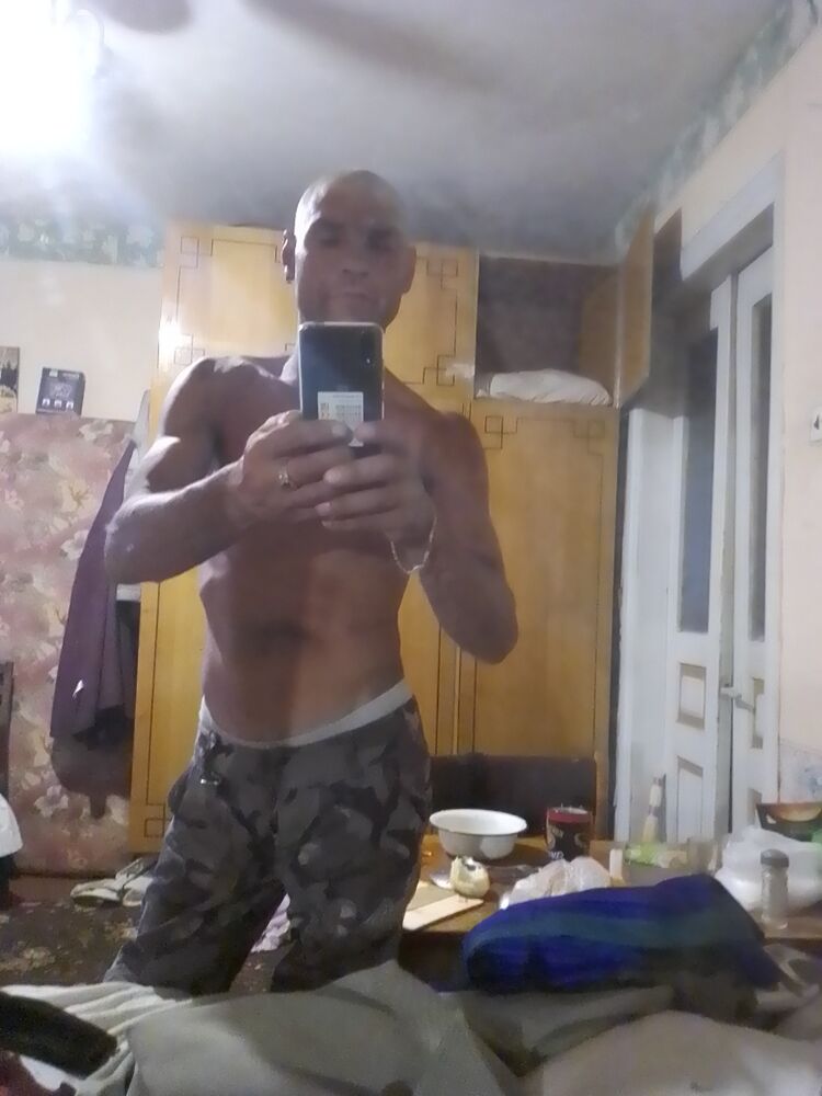  27634214  Dmitril, 43 ,    