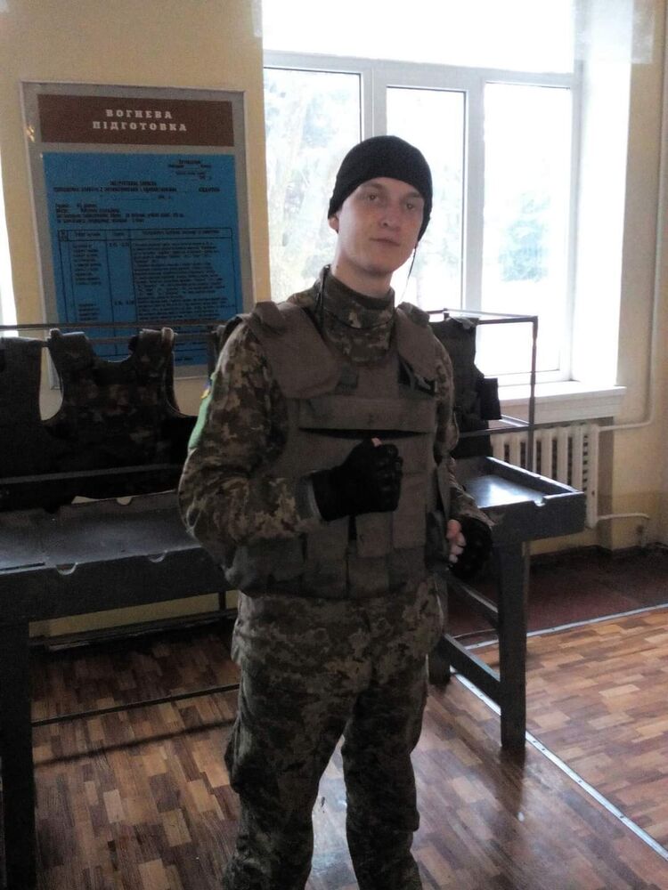  25499404  Volodymyr, 31 ,    