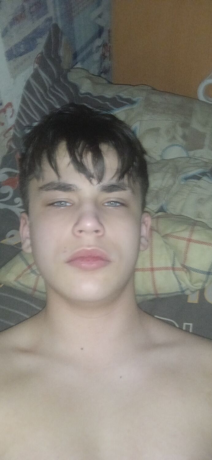  42239224  Oleg, 20 ,    