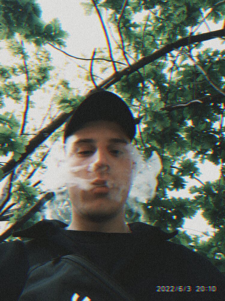  27157014  Alexander, 22 ,    