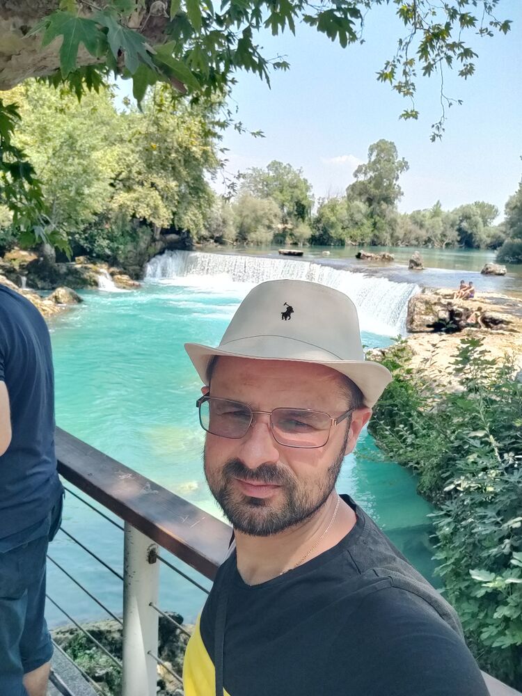  53533194  Valentin, 39 ,    Abbots Langley