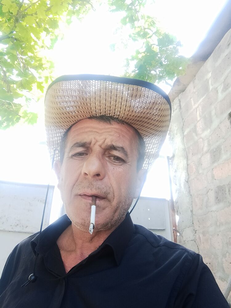  44066324  Artur, 50 ,    