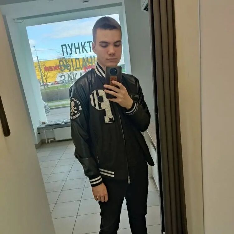  54064264  Erik, 22 ,    -