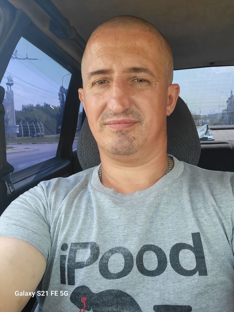  ,   Pavel, 41 ,   c 