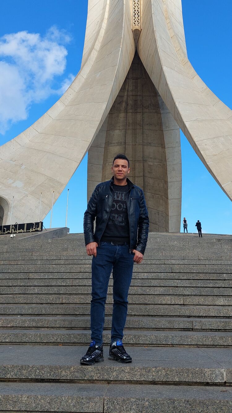  40974154  Fouad, 30 ,    Algiers