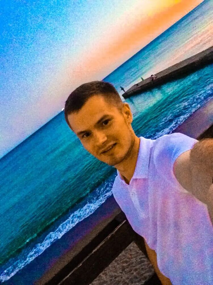  43819524  Vitalik, 30 ,    