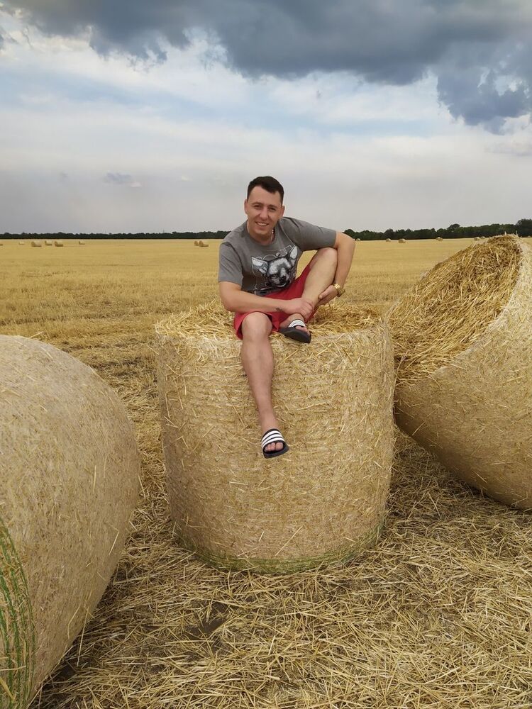  19512104  Kostik, 29 ,    