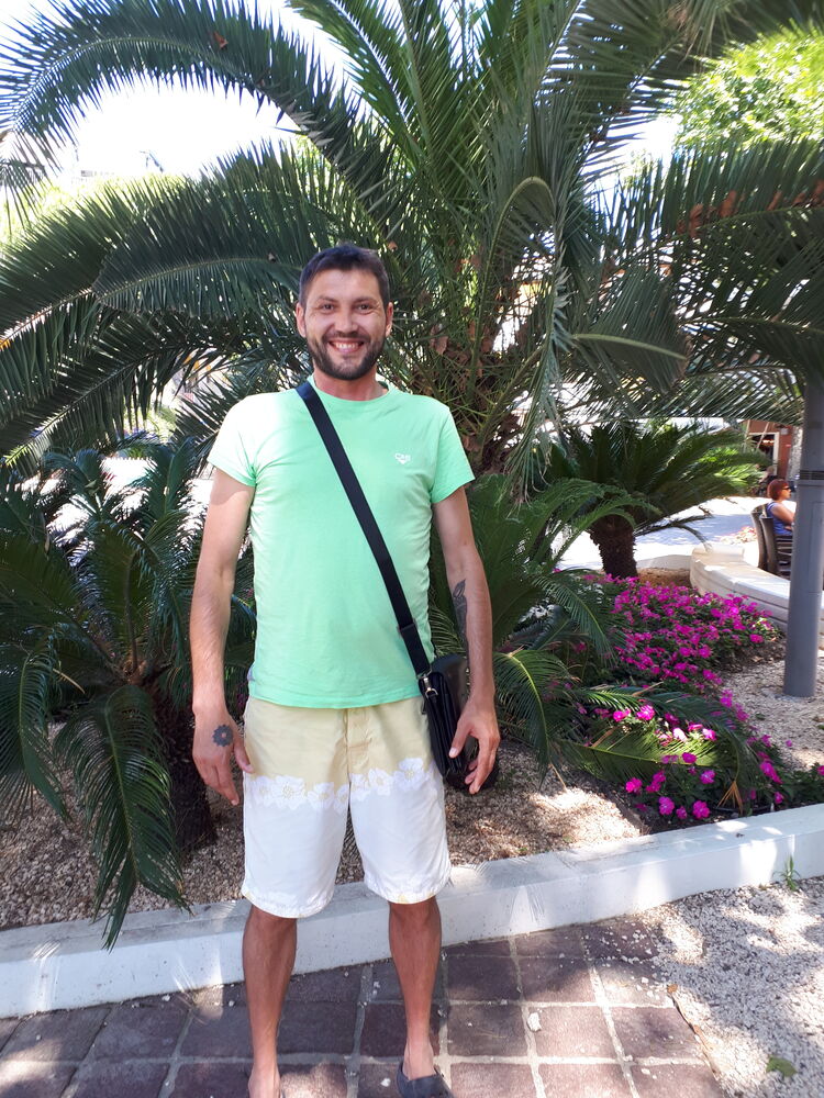  25787644  Andrea, 40 ,    Alanno