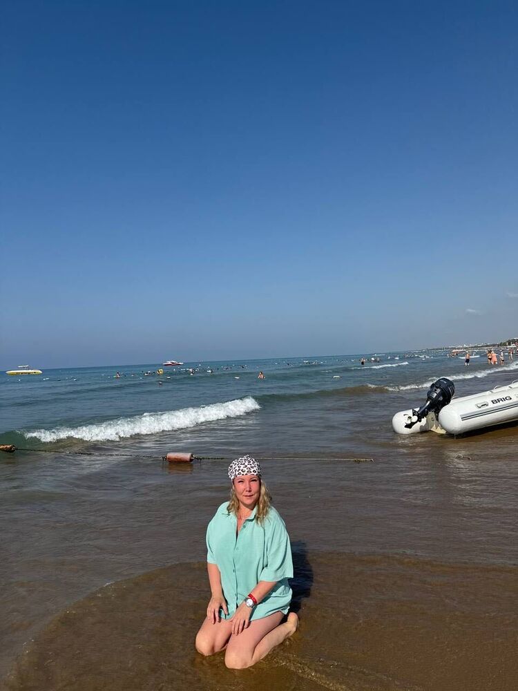  53200564  Lubov, 41 ,    