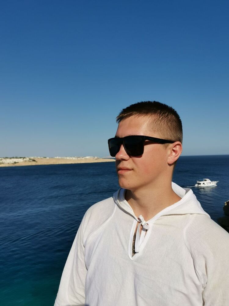  36058944  EDUARD, 24 ,    