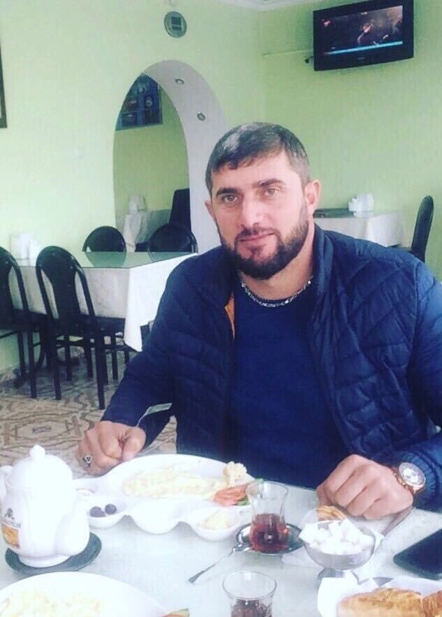  30825134  Ali, 42 ,    