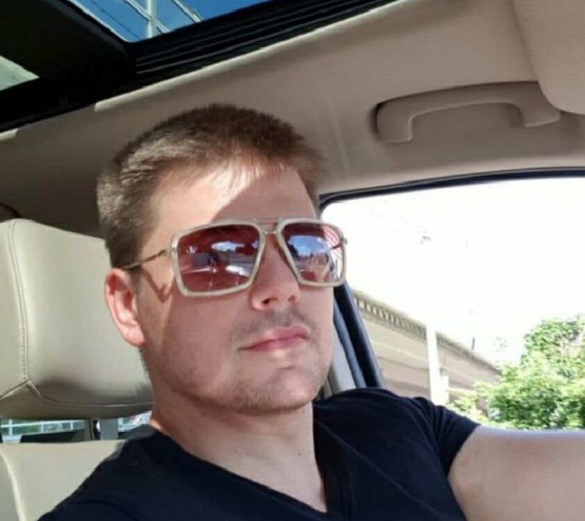  31857754  Alex, 37 ,    