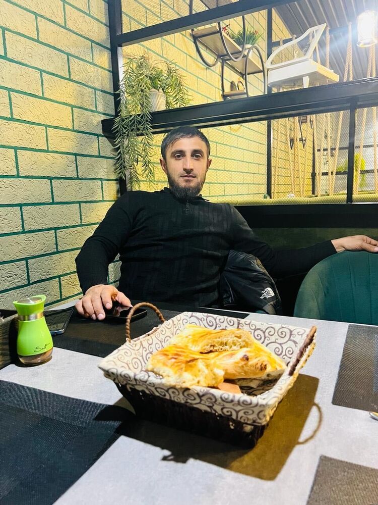  42165614  Zelimkhan, 34 ,    
