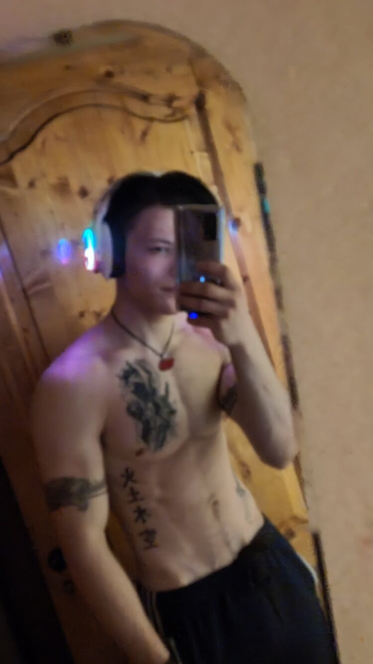  37712314  Alex, 24 ,    