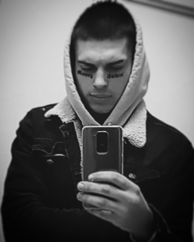  32785554  Maksym, 24 ,    
