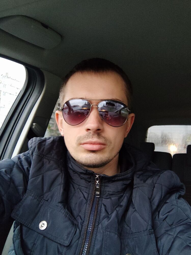  40679384  Alex, 33 ,    