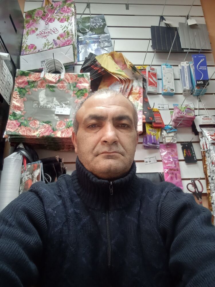  42907944  Novruz, 48 ,    