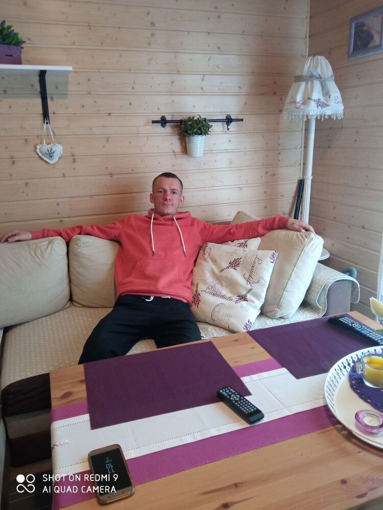  28310494  Mikhail, 32 ,    
