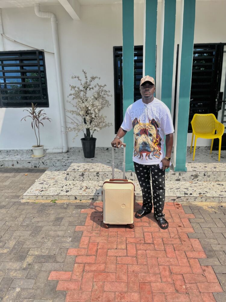  54530574  Chris, 27 ,    