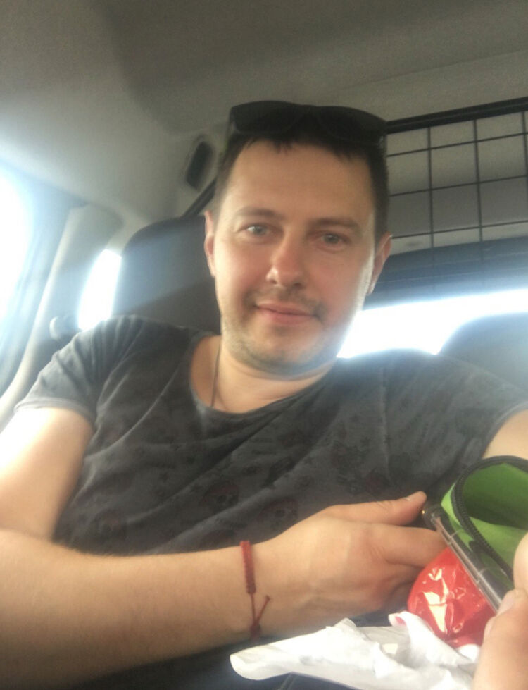  22840554  Aleks, 43 ,    