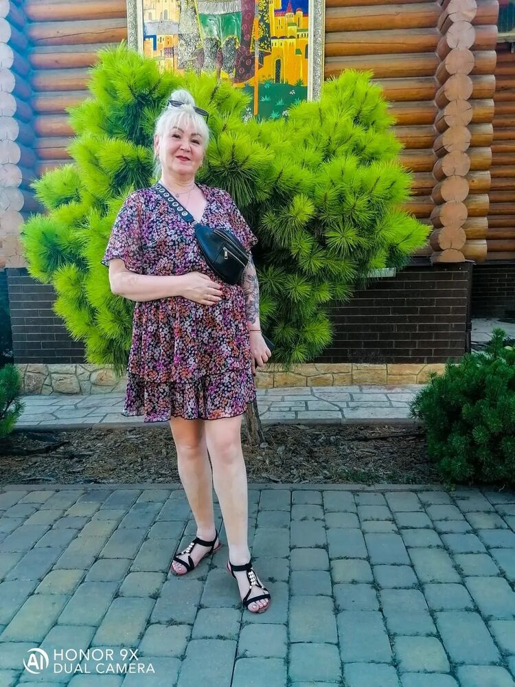  44300824  Sandra, 55 ,    