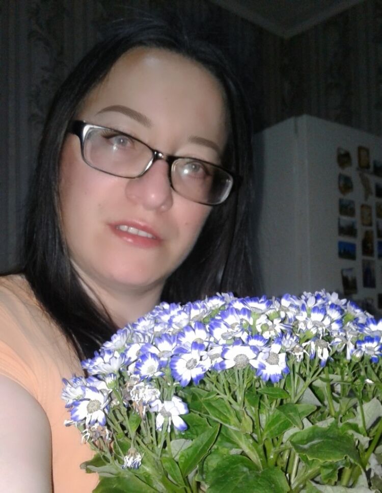  19305054  Adryana, 36 ,    