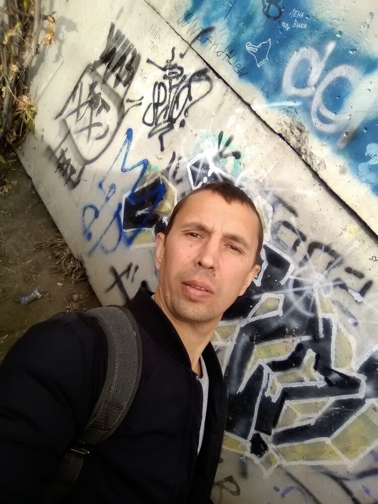  30384994  Alexander, 44 ,    