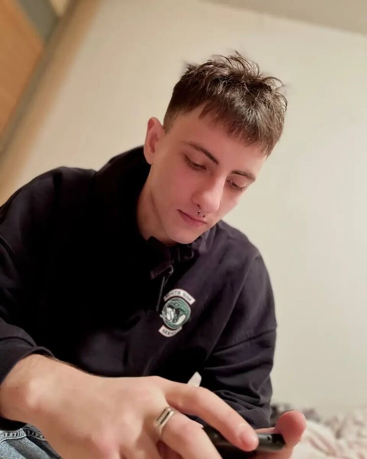  27716064  David, 25 ,    