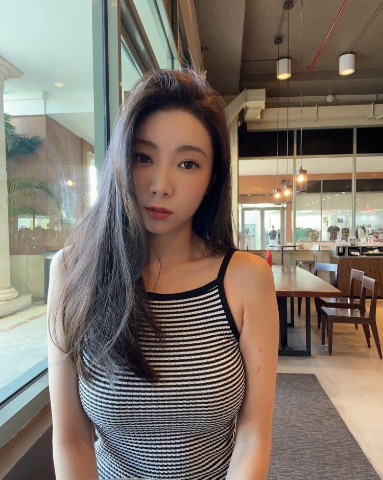  ,   Emily, 31 ,   ,   