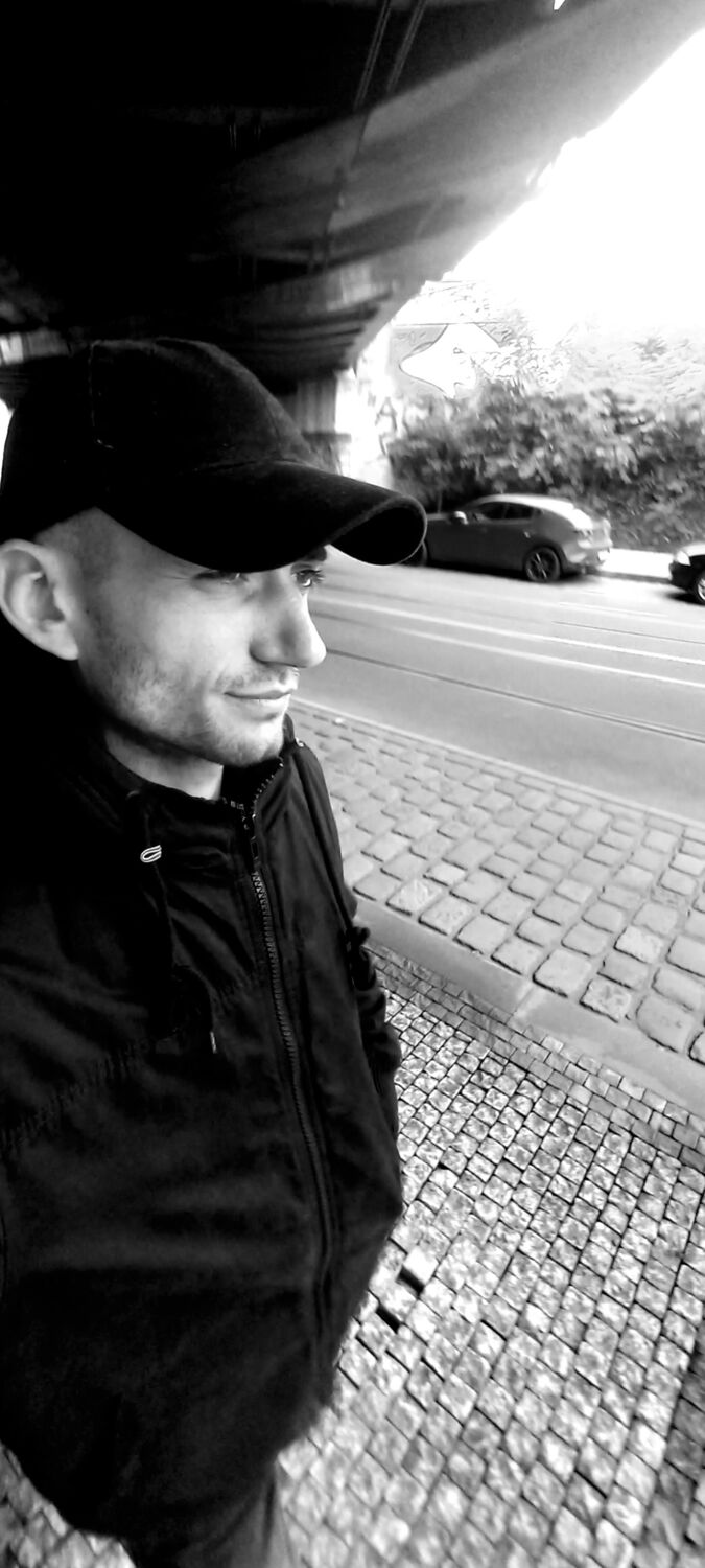  Praha,   Valerka, 32 ,   ,   