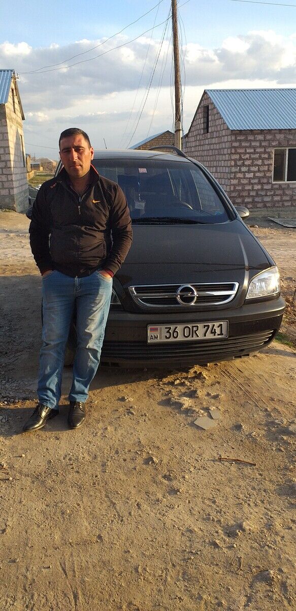  20116614  Khoren, 42 ,    