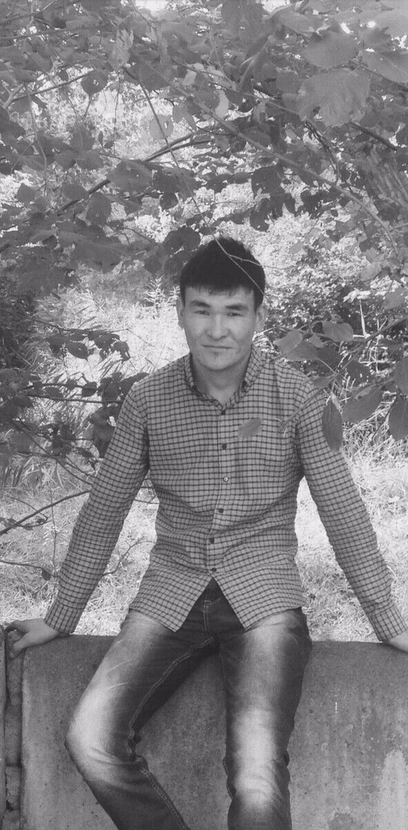  21956974  Olzhas, 35 ,    