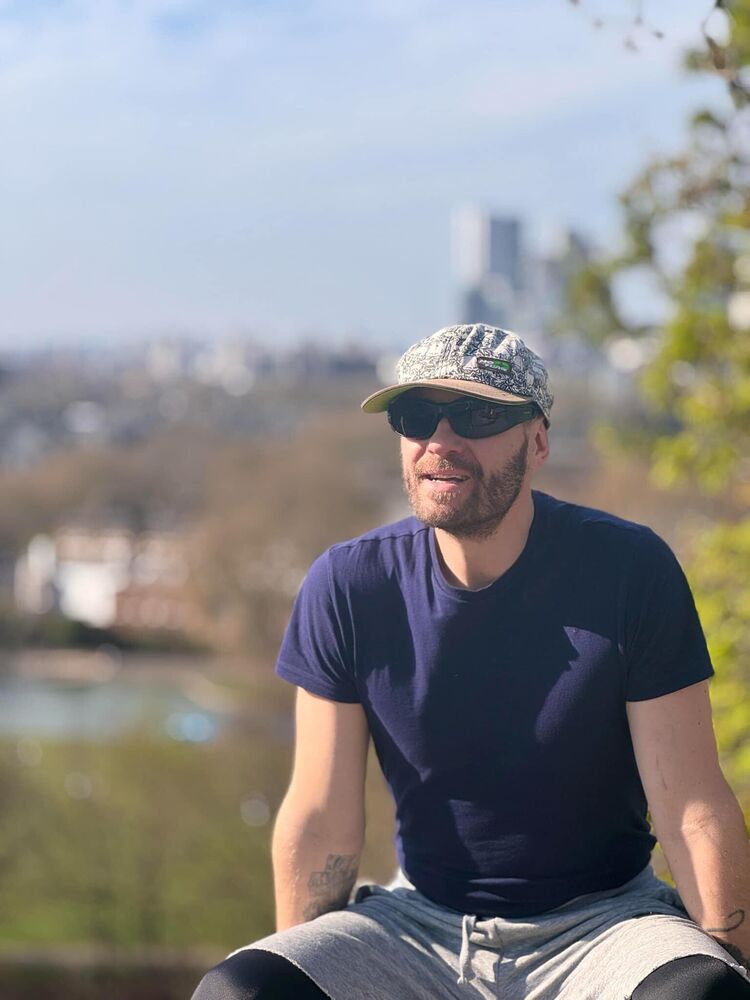  54292294  , 48 ,    Greenwich