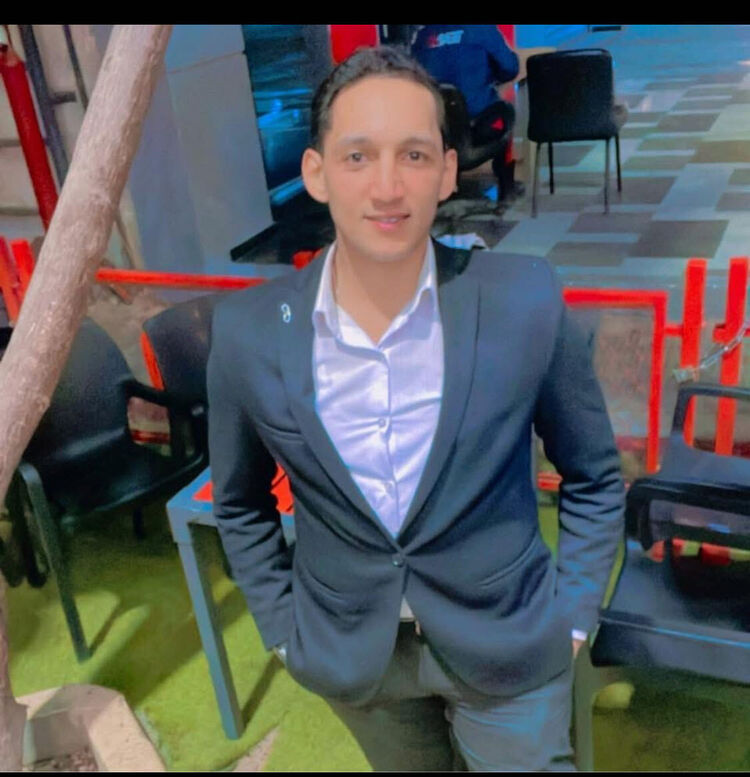  49724904  Mahmoud, 37 ,    