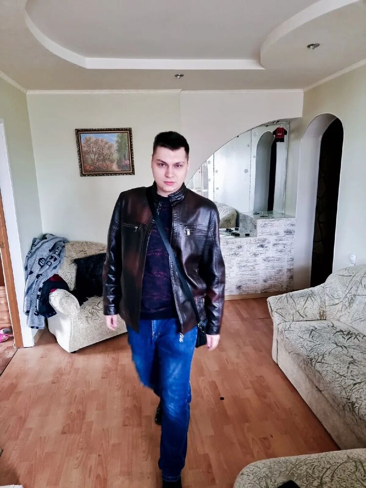  43110824  Miroslav, 28 ,    