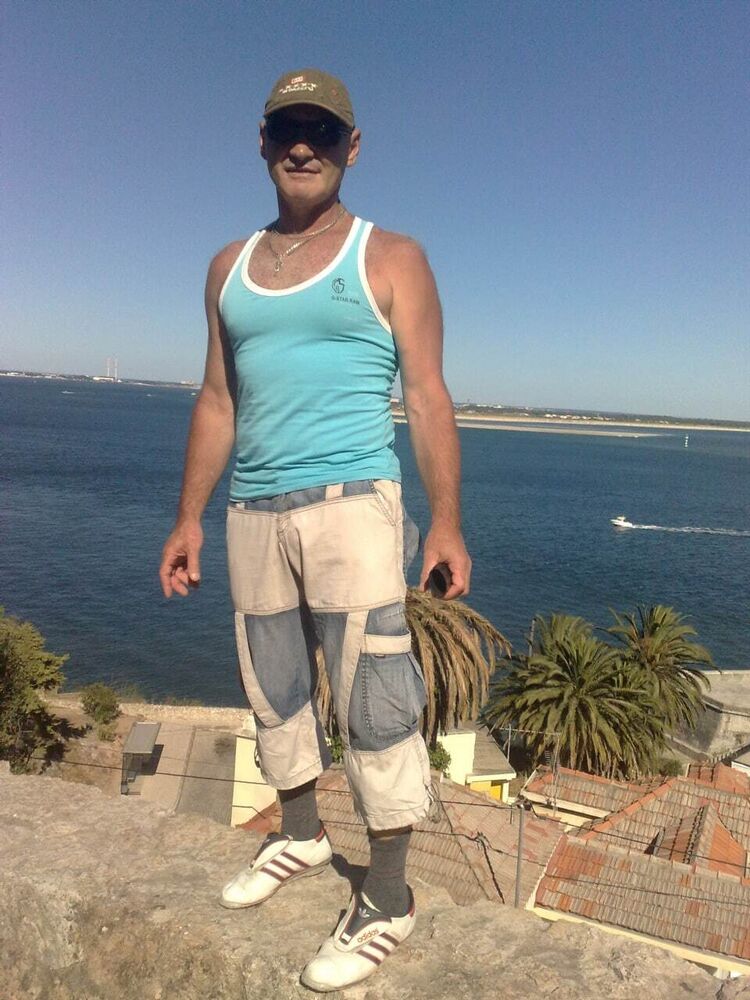  ,   Viktor, 41 ,   ,   