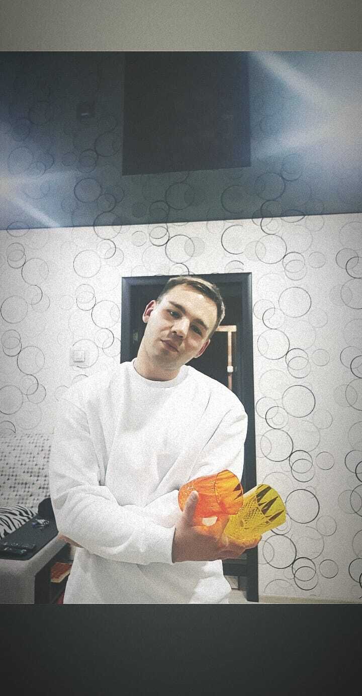  28784754  Igor, 32 ,    
