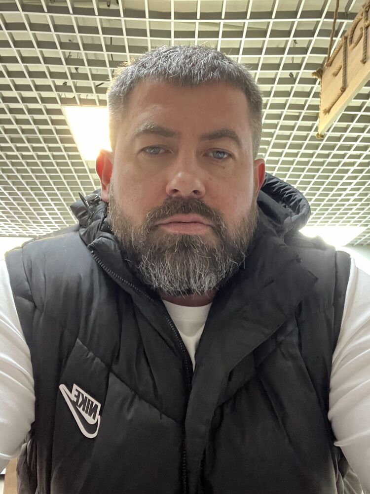  43807444  Viktor, 39 ,    