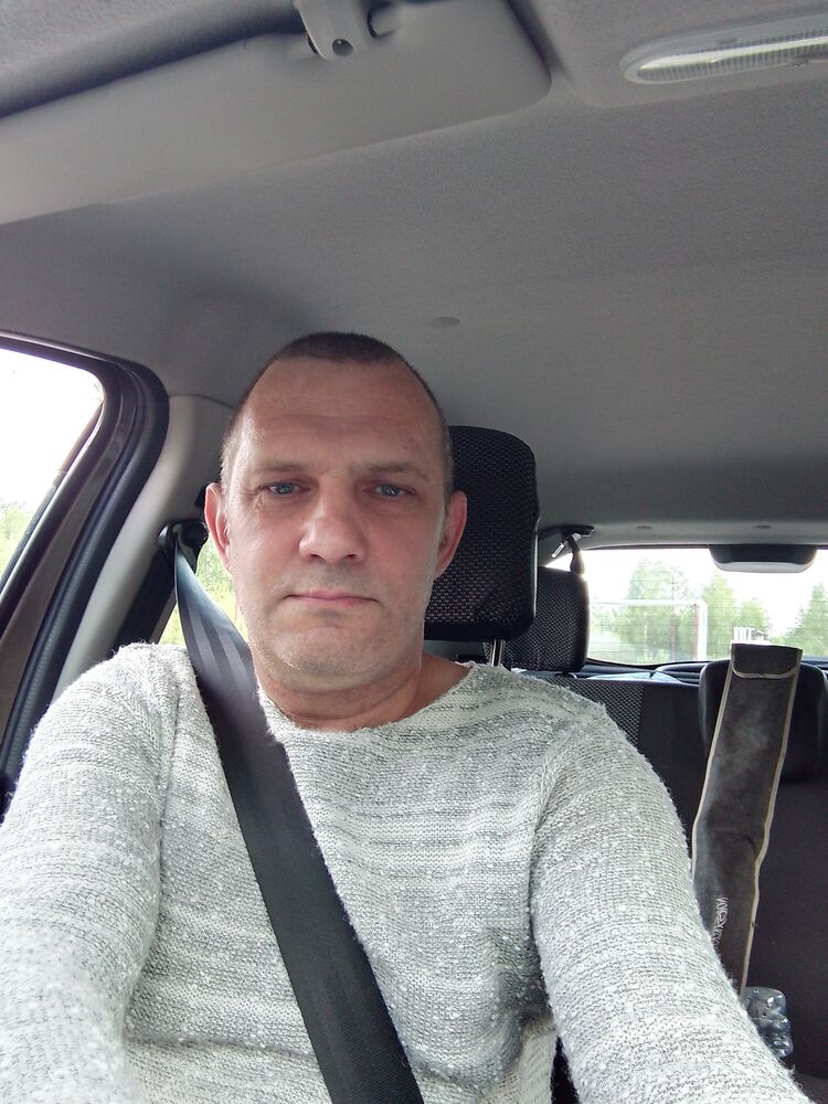  35795894  Oleg, 47 ,    