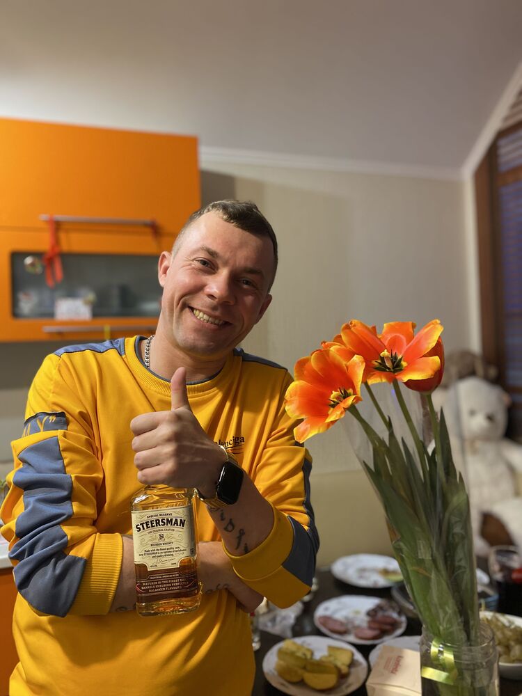  ,   Artem, 37 ,   ,   , c , 