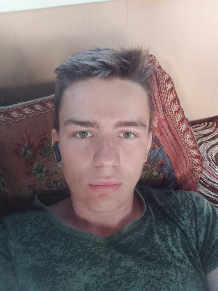  38884484  Maks, 22 ,    