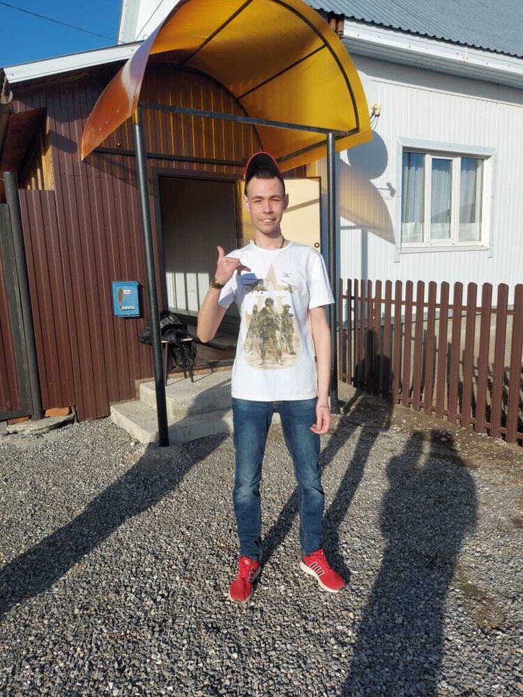  42585854  Stanislav, 26 ,    